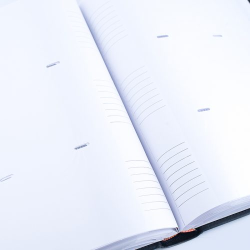 Fotoalbum by ADJ med lommer og skrivefelt. Har plads til 300 styk 10 x 15 billeder