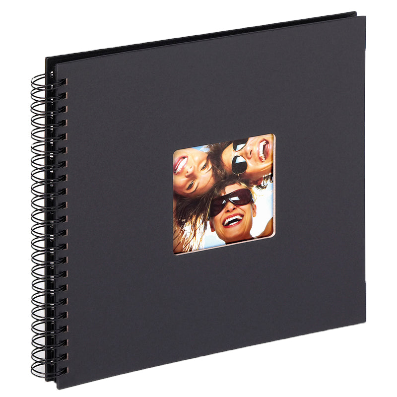 Spiral-bound album med 50 sorte sider 30×30 cm