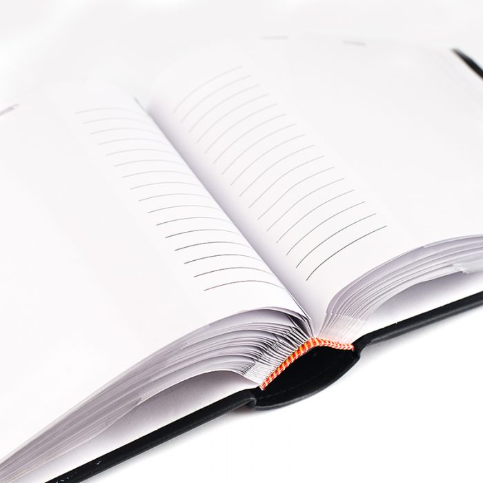 Fotoalbum by ADJ med lommer og skrivefelt. Har plads til 200 styk 10 x 15 billeder