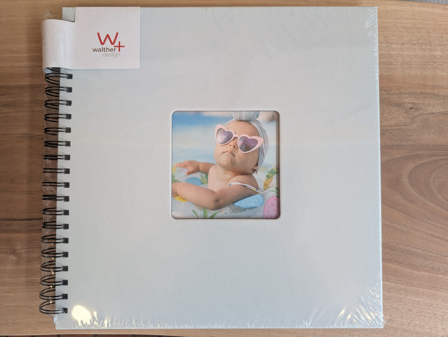 Spiral-bound album med 50 sorte sider 30×30 cm