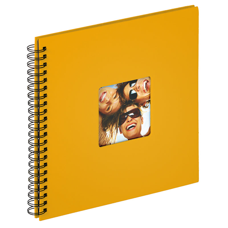 Spiral-bound album med 50 sorte sider 30×30 cm